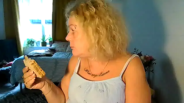 belgianshantie (F mature) - flash pussy
