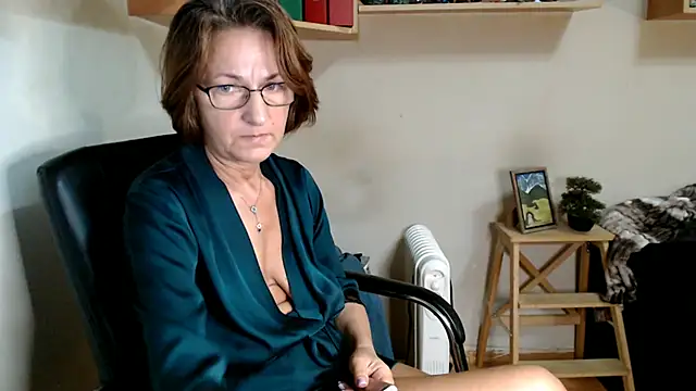 katemodel (F mature) - maked dancing
