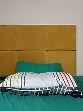 HugeTitisxx webcam