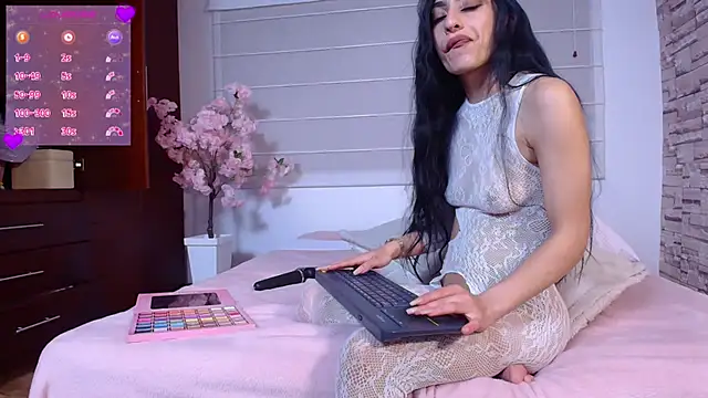 Lucyjoi webcam