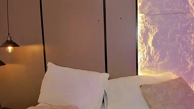 elara_bloom_ webcam