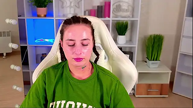 NadinnL webcam