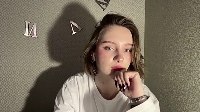 LovieClausing webcam
