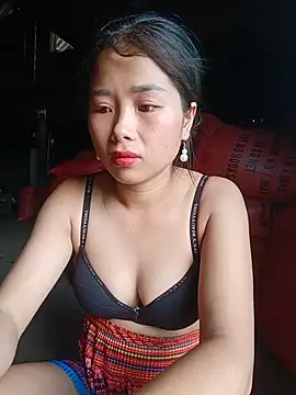 HeresThuy22 webcam