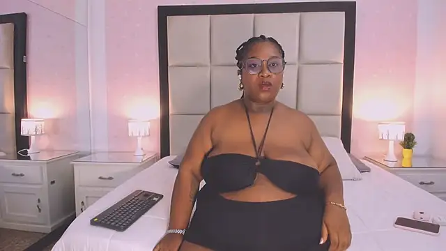 TreisyVixen webcam