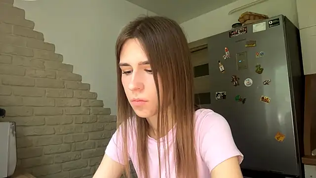 ZaraGuyette live cam on StripChat