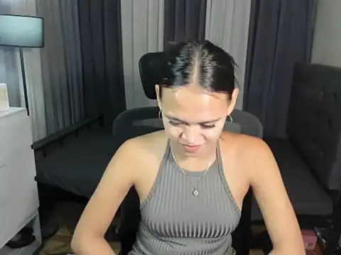XTsUncutMargauxX webcam