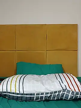 HugeTitisxx webcam