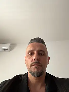 InsaneMattt live sex cam