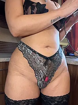 Hotmomcheckk_ webcam