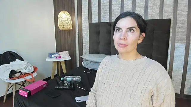 Hannah_Cross live cam on StripChat