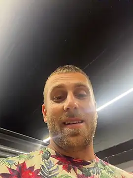 Johnytrain live cam on StripChat