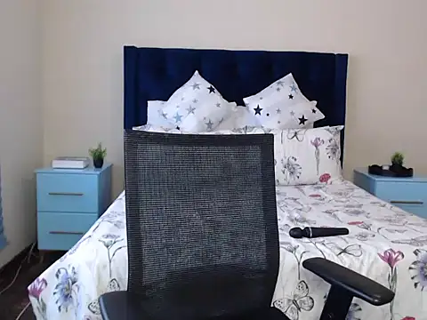 QUEENMANDYY live cam on StripChat