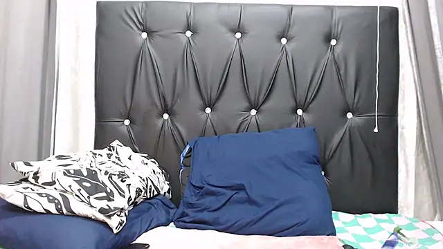 PIXIEBITCHXXX26 webcam