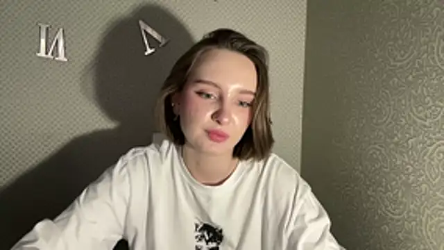 LovieClausing webcam