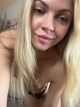 MissLuxxi webcam