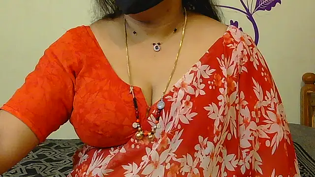 LouleyRani_ webcam