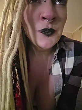 PinkTheHawk webcam