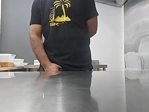 brownskinbull1 live cam on StripChat