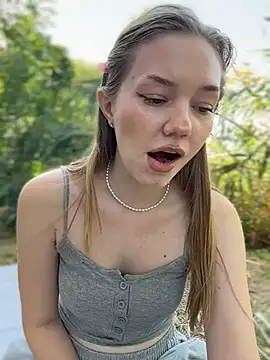 MilaMoone webcam
