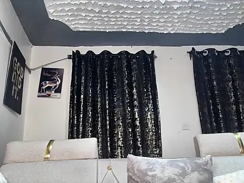 sexyleah25 webcam