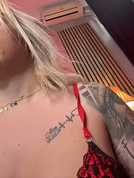 IveySin webcam