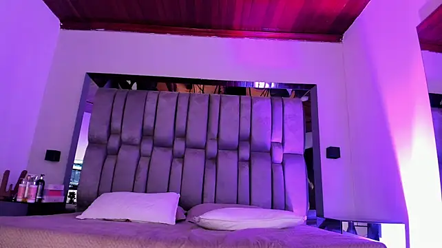 NikkySmiith webcam