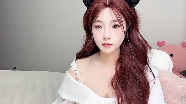 Lucy_8858 webcam