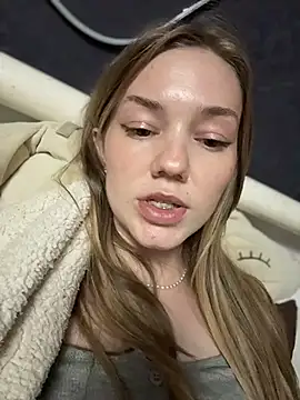 MilaMoone webcam
