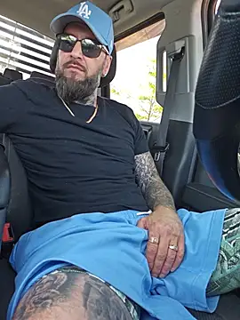 beardedtattood (Ask my age) - 😍 Make daddy dick hard  😍