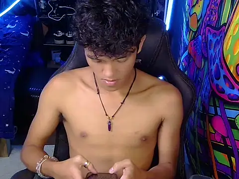 hugekenbigcock live cam on StripChat