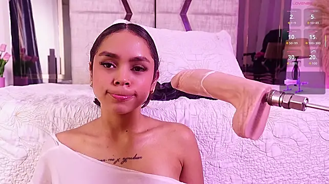 CarolineFyre webcam