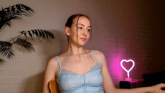 WhitePrincessLuna webcam