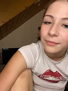 MilaRoseee Live Webcam on Stripchat