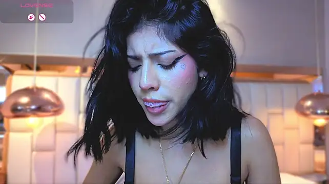 Dark_Monserrat18 webcam