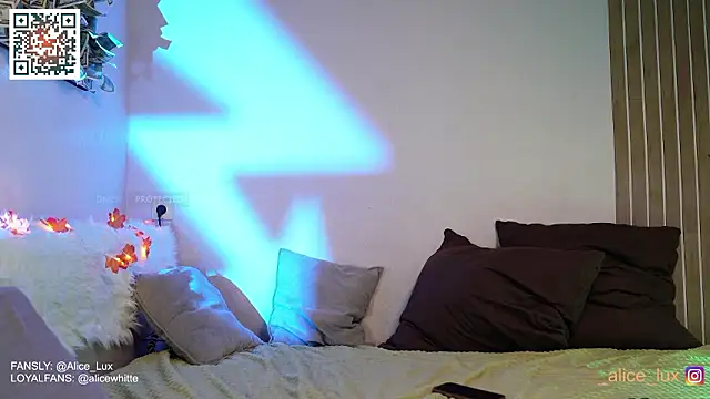 MrsTenderBeast webcam