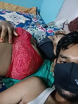RoyalDesiCouple webcam