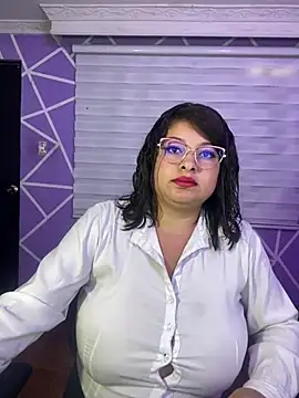 MiiaaJoness webcam