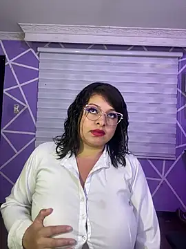 MiiaaJoness webcam