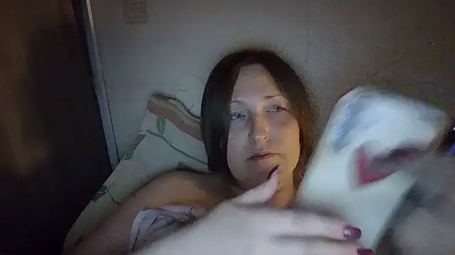 AllaSowinskaya live cam on StripChat