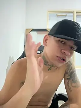 alexisthickcock live cam on StripChat