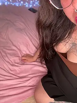 mizztikaa (F young) - Take off panties & show asshole bitch😈