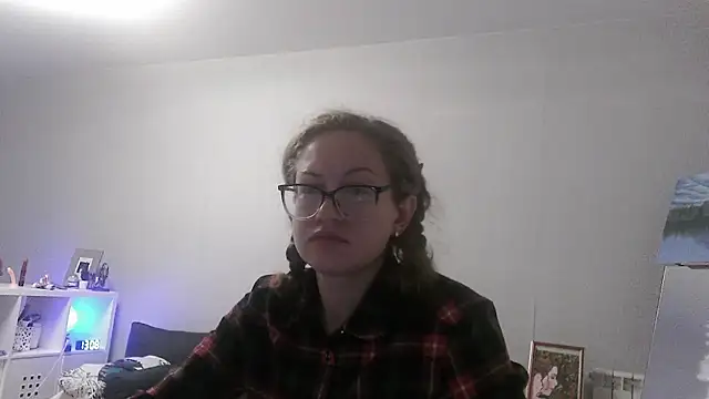 Alice_newhome live cam on StripChat