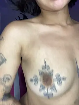 Larah_bell_uwu webcam