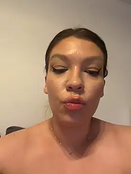 ClaraPasssion live cam on StripChat