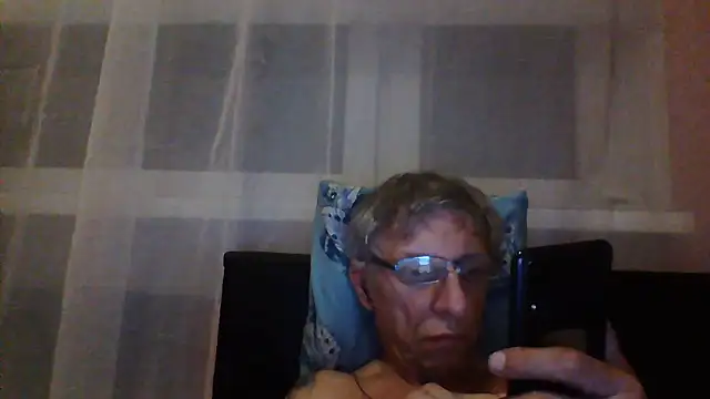 BobbyXRoyal live cam on StripChat