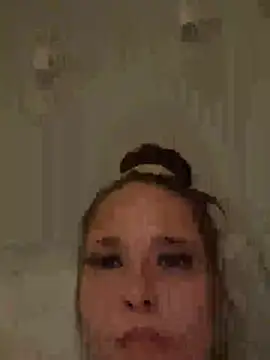 Poppylooloo live cam on StripChat