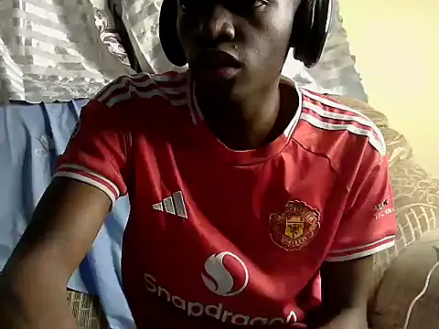 JewelFuckEntertainer212 live cam on StripChat