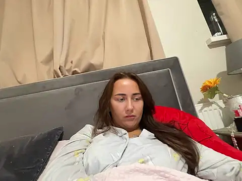 Lizzylouxox live cam on StripChat