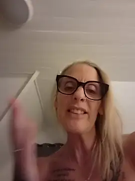 Busty-MorganXX live cam on StripChat